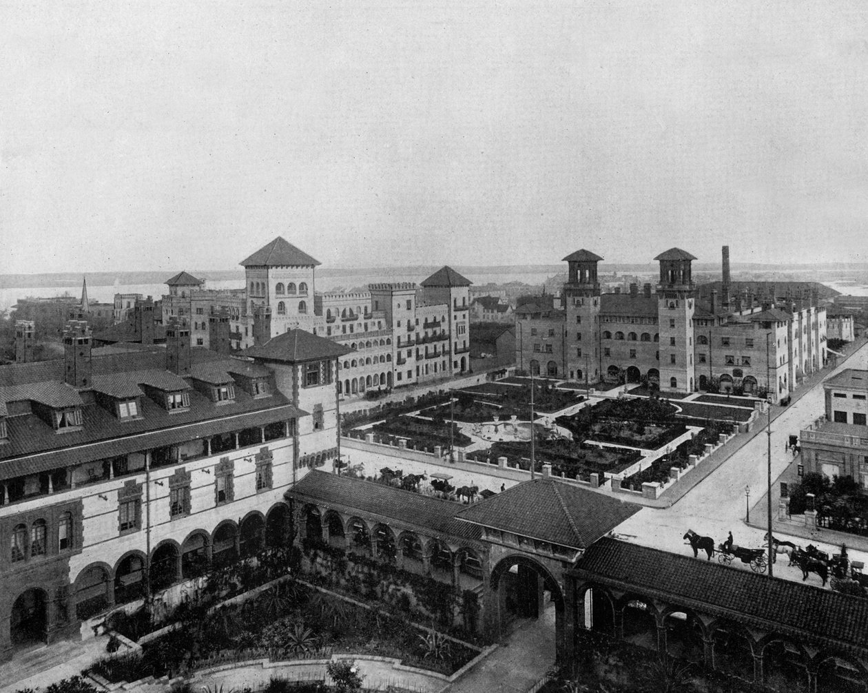 Szállodák a floridai Saint Augustine-ban: az Alcazar, de Cordoue, a Pont de Leon, c. 1900 (f/w fotó) alkotó: John Lawson Stoddard