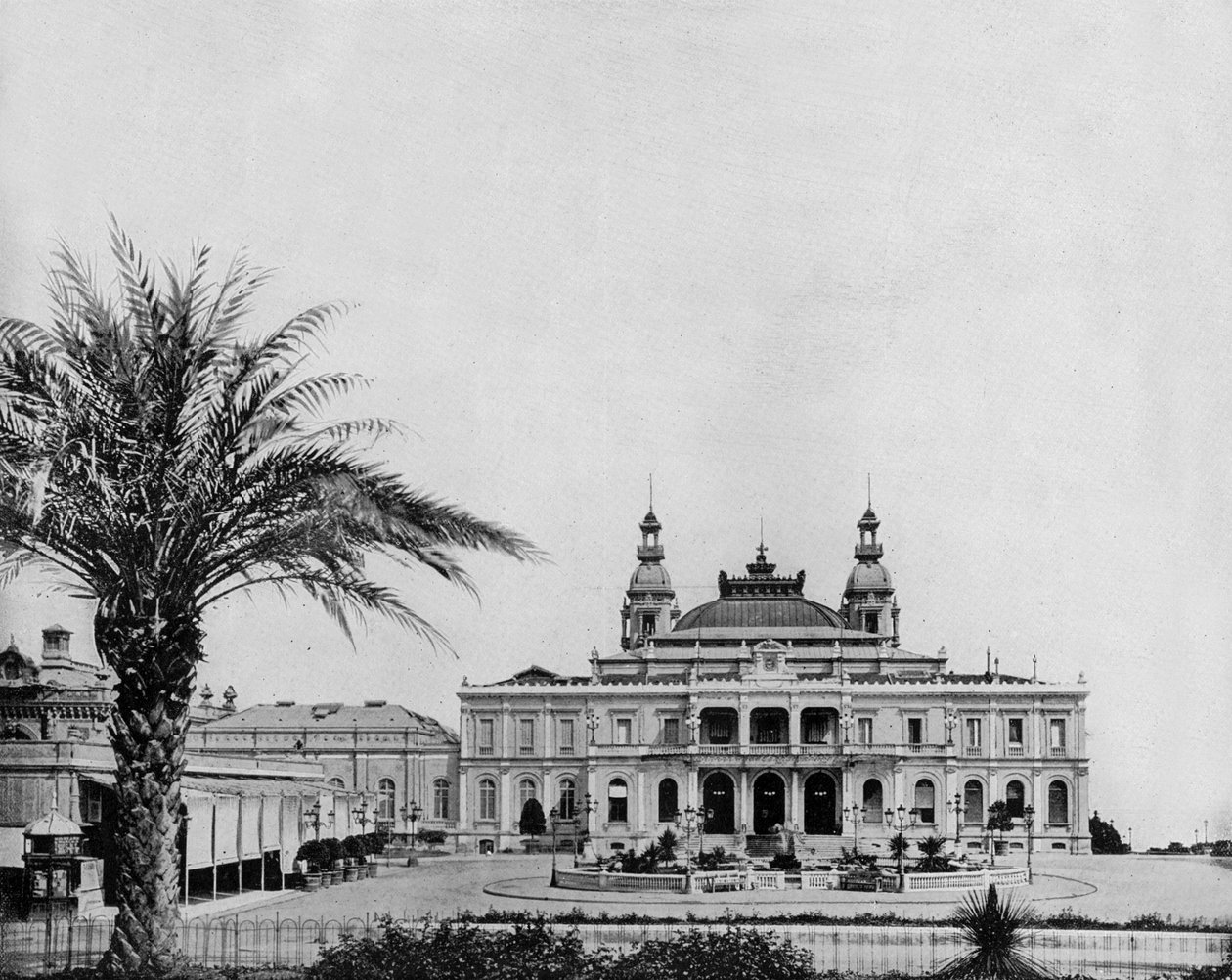 Monte Carlo kaszinó, amelyet 1863-ban épített Charles Garnier (f/w fotó) alkotó: John Lawson Stoddard