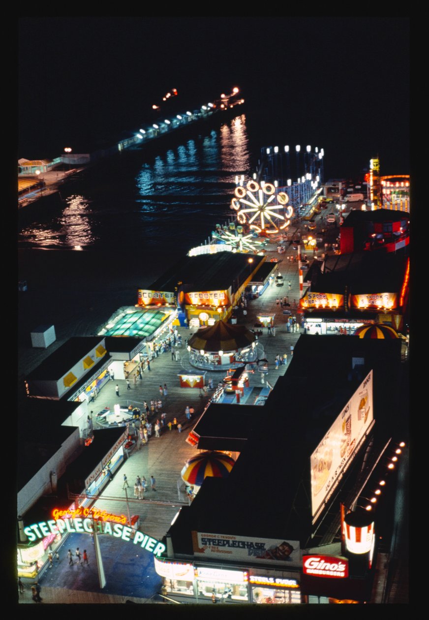 Steeplechase Pier éjszaka, Atlantic City, New Jersey, USA alkotó: John Margolies