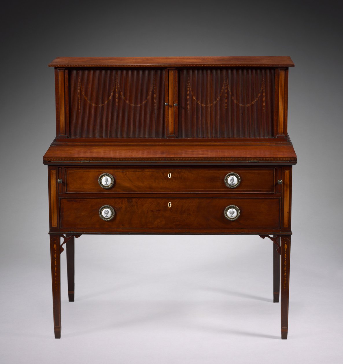 Tambour Desk, 1800 körül alkotó: John Seymour