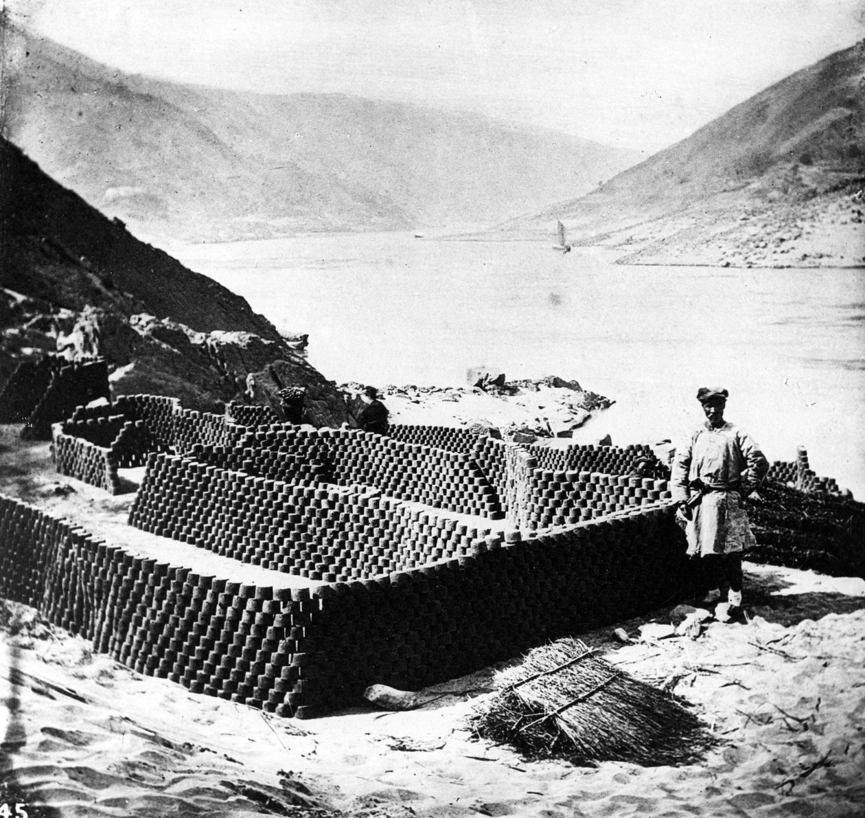 Szárító üzemanyag exportra, Hubei tartomány, 1870 körül alkotó: John Thomson