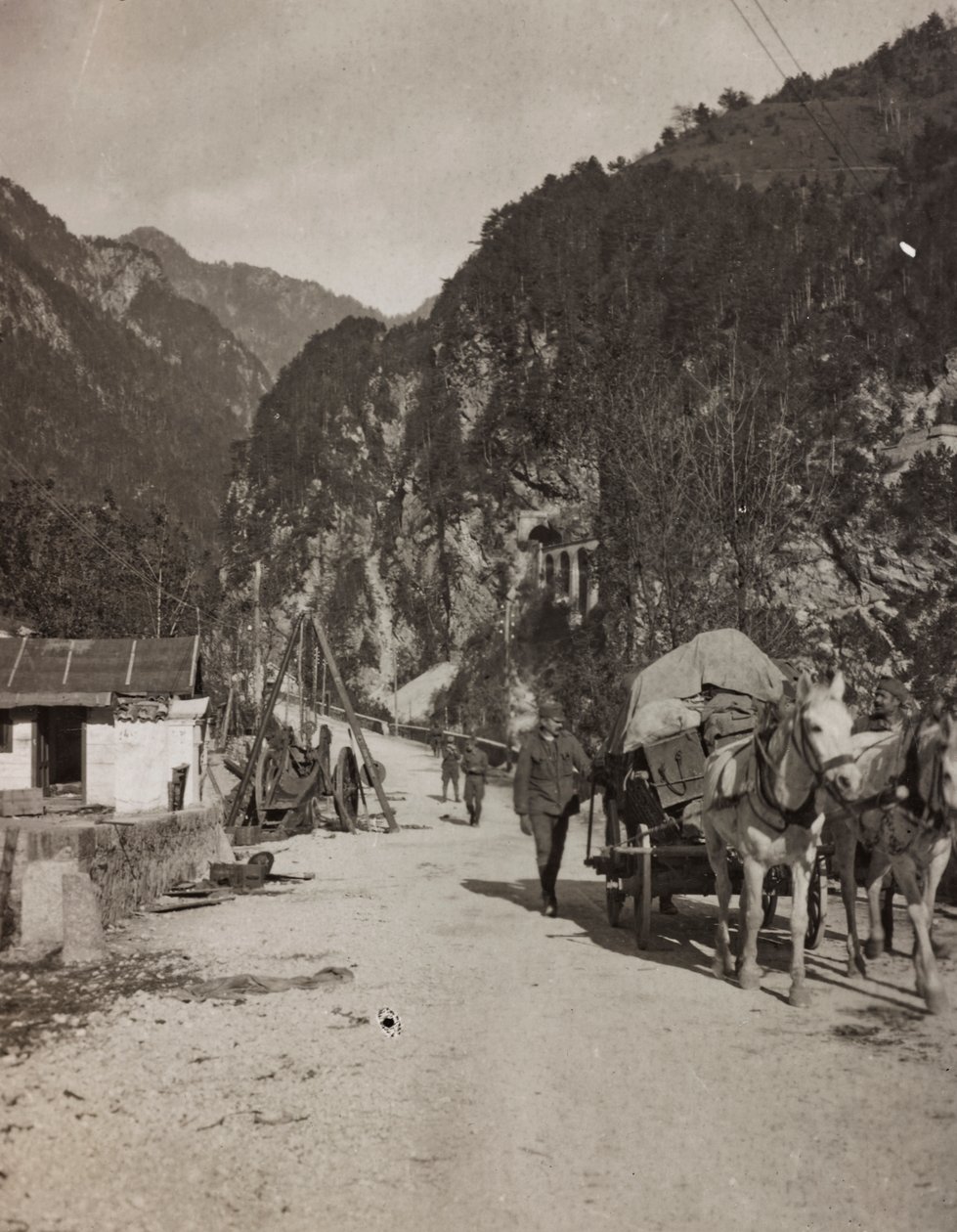Album "Az én világháborúm - emlékek a délnyugati frontról Karintiában, Olaszországban, Trentino-Alto Adige" 1915.03.31.-1918.12.11 - Josef Zohle Bécs": katonai kocsi (f/w fotó) alkotó: Josef Zohles