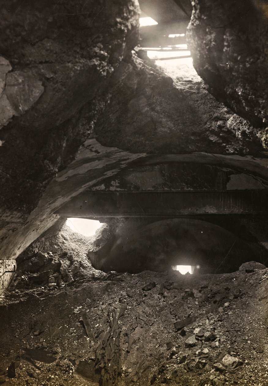 Album "Meine weltkriegs - Erinnerungen South-West Front (Karintia, Olaszország, Dél-Tirol) (Az én világháborúm - emlékek a délnyugati frontról Karintiában, Olaszországban, Trentino-Alto Adige) 1915.03.31.-12.11. 1918 - Josef Zohles Wien ": egy gyár romjai  alkotó: Josef Zohles