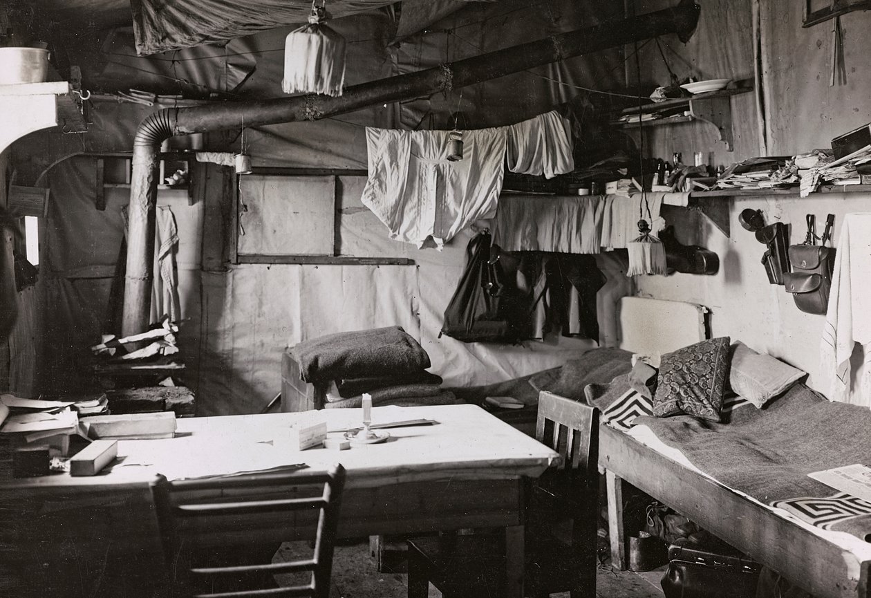 Album "Az én világháborúm – emlékek a délnyugati frontról Karintiában, Olaszországban, Trentino-Alto Adige" 1915.03.31-1918.12.11 - Josef Zohles Wien": tisztek elhelyezése (f/w fotó alkotó: Josef Zohles