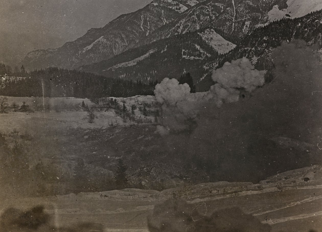 Album "Az én világháborúm - emlékek a délnyugati frontról Karintiában, Olaszországban, Trentino-Alto Adige" 1915.03.31.-1918.12.11. - Josef Zohle Bécsje": bombázások (f/w fotó) alkotó: Josef Zohles