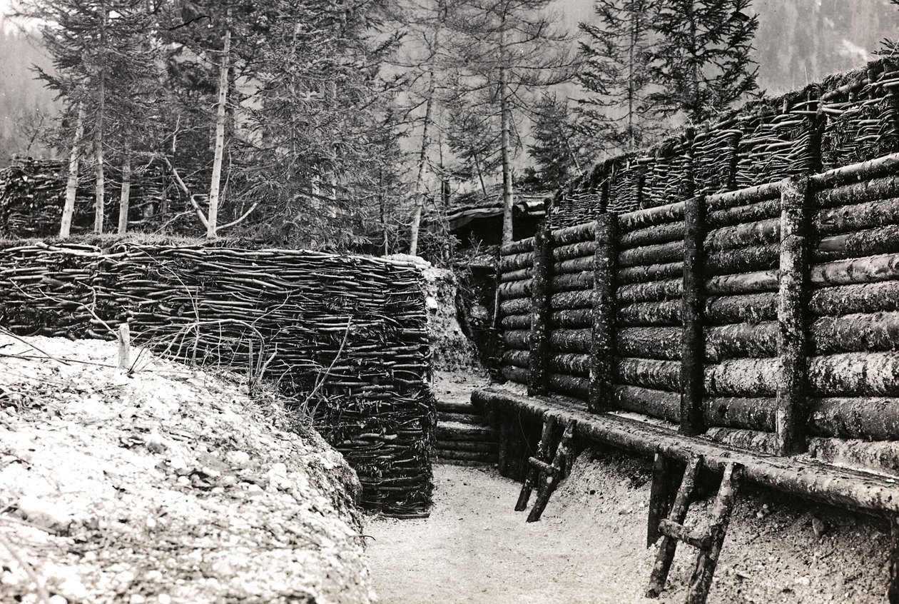 Album "Az én világháborúm – emlékek a délnyugati frontról Karintiában, Olaszországban, Trentino-Alto Adige" 1915.03.31.-1918.12.11. - Josef Zohles Bécs ": Rönkekből készült sorompó alkotó: Josef Zohles