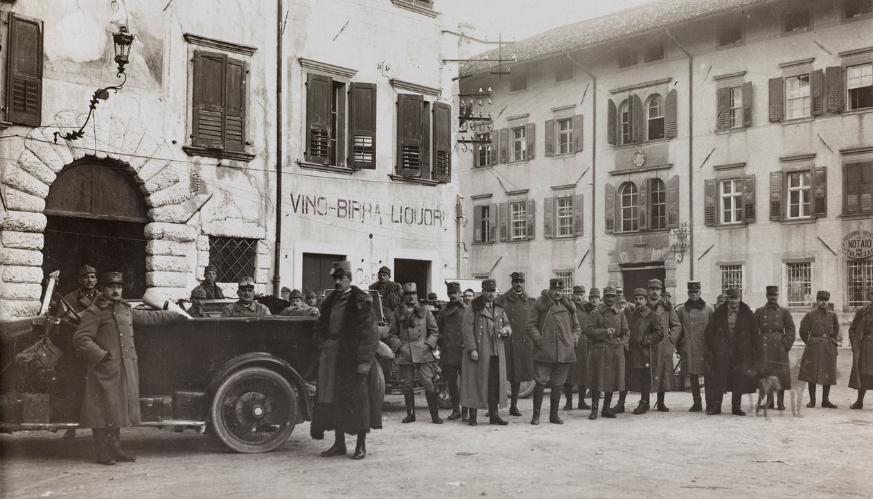 Album "Az én világháborúm - emlékek a délnyugati frontról Karintiában, Olaszországban, Trentino-Alto Adige" 1915.03.31.-1918.12.11. - Josef Zohles Wien ": katonák Tolmezzóban (b/w p alkotó: Josef Zohles