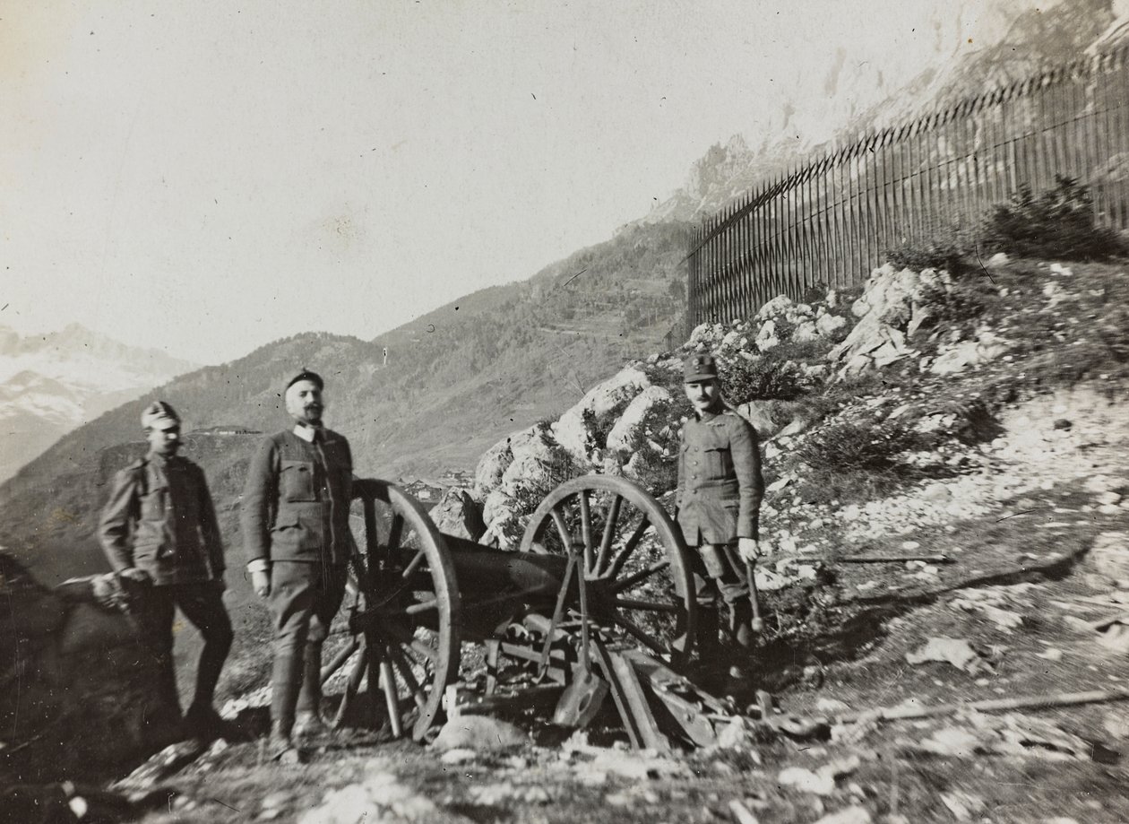 Album "Az én világháborúm - emlékek a délnyugati frontról Karintiában, Olaszországban, Trentino-Alto Adige" 1915.03.31.-1918.12.11. - Josef Zohles Wien ": katonák ágyúval (b/w p alkotó: Josef Zohles