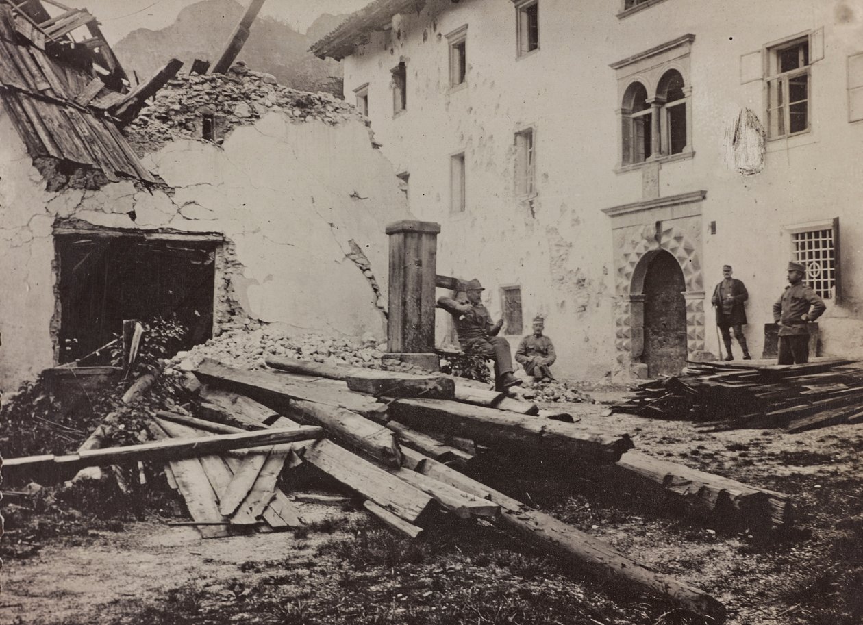 Album "Az én világháborúm – emlékek a délnyugati frontról Karintiában, Olaszországban, Trentino-Alto Adige" 1915.03.31-1918.12.11 - Josef Zohles Bécs ": katonák és romok Valbban alkotó: Josef Zohles