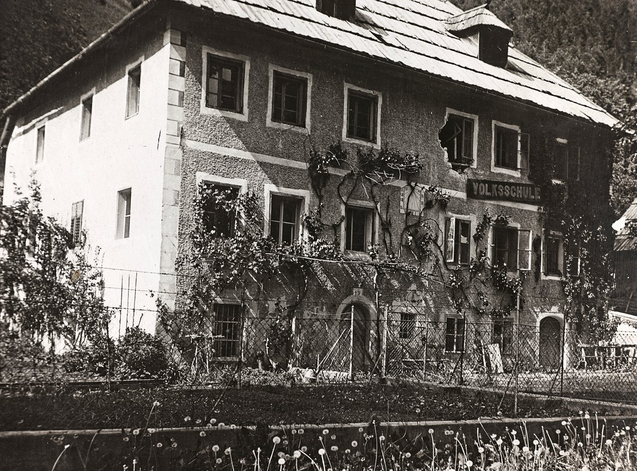 Album "Az én világháborúm – emlékek a délnyugati frontról Karintiában, Olaszországban, Trentino-Alto Adige" 1915.03.31.-1918.12.11. - Josef Zohles Bécs ": Malborghe általános iskola alkotó: Josef Zohles