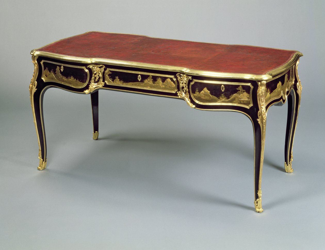 Louis XV Bureau Plat, 1775 körül (lakkozott, ebonizált fa) alkotó: Joseph Baumhauer