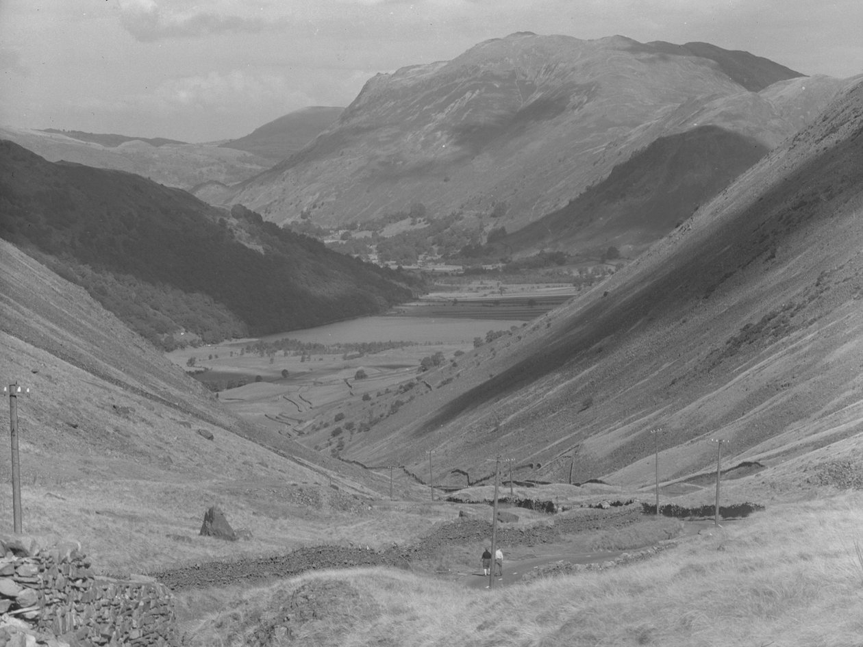 Kilátás a Kirkstone-hágó tetejéről a "The Struggle"-re, Ambleside felé. alkotó: Joseph Hardman