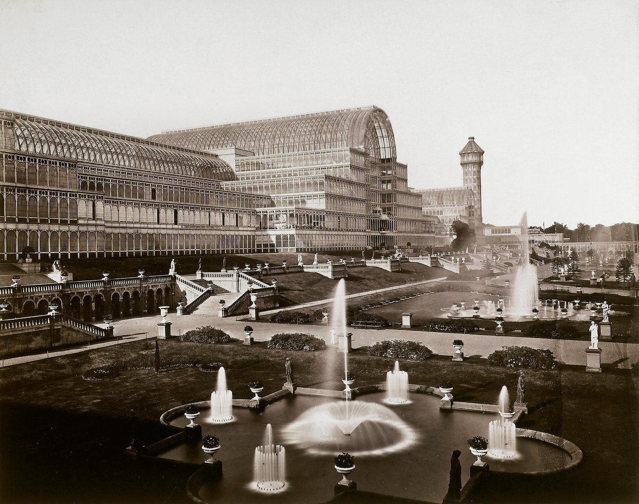 A londoni Kristálypalota: kertek és szökőkutak, 1870 körül (f/w fotó) alkotó: Joseph Paxton
