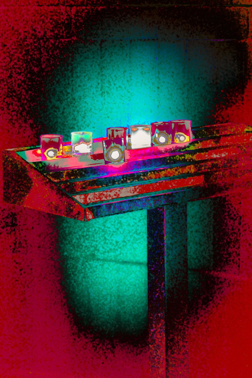 The Light, a Votive Candles sorozatból, 2015 (fotó) alkotó: Joy Lions
