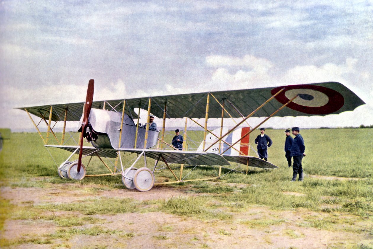 Egy Nieuport 10 kétfedelű repülőgép a marne-i csata során Párizstól keletre, 1914. szeptember (autokróm) alkotó: Jules Gervais Courtellemont