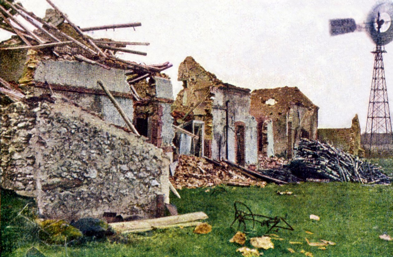 Lerombolt épületek Villeneuve-Lez-Charleville-ben, Reimstől délre a Marne-i csata alatt, 1914 szeptember (autokróm) alkotó: Jules Gervais Courtellemont