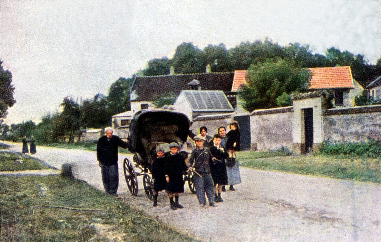 Egy család menekül a német invázió elől a Marne melletti csata alatt Párizstól keletre, 1914 szeptember (autokróm) alkotó: Jules Gervais Courtellemont