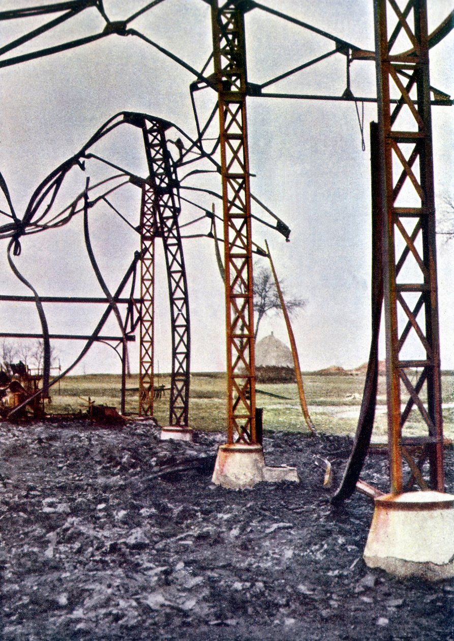 Egy leégett épület meghajlított acélgerendái Étrepilly városában Meaux-tól északra a marne-i csata során Párizstól keletre, 1914. szeptember (autokróm) alkotó: Jules Gervais Courtellemont