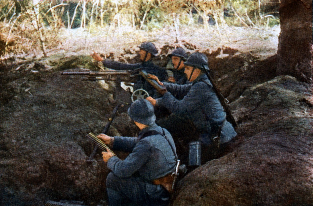 Francia katonák géppuskával Verdun közelében, 1916. szeptember (autokróm) alkotó: Jules Gervais Courtellemont