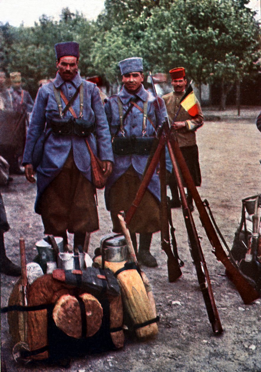 Algériai puskák egy táborban a marne-i csata idején Párizstól keletre, 1914. szeptember (autokróm) alkotó: Jules Gervais Courtellemont