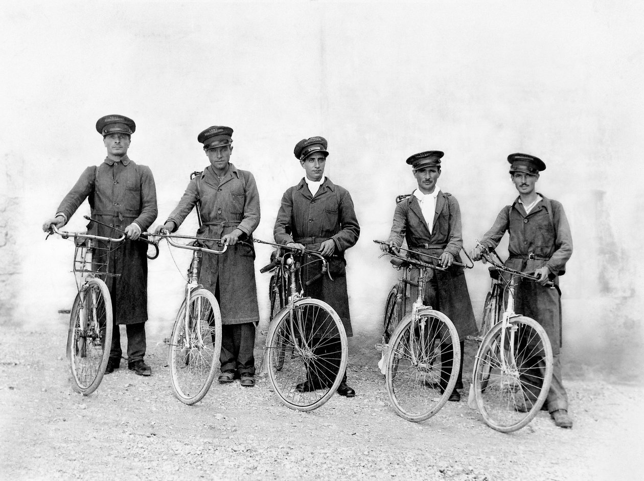 A spoletói "öt testőr", kártevőirtók, 1930 körül (zselatinos ezüstnyomat) alkotó: Jules Brocherel