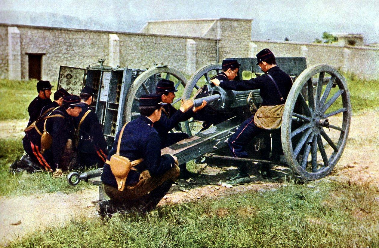 Francia katonák aknavetővel akcióban a Marne-i csatában, Párizstól keletre, 1914 szeptemberében (autokróm) alkotó: Jules Gervais Courtellemont