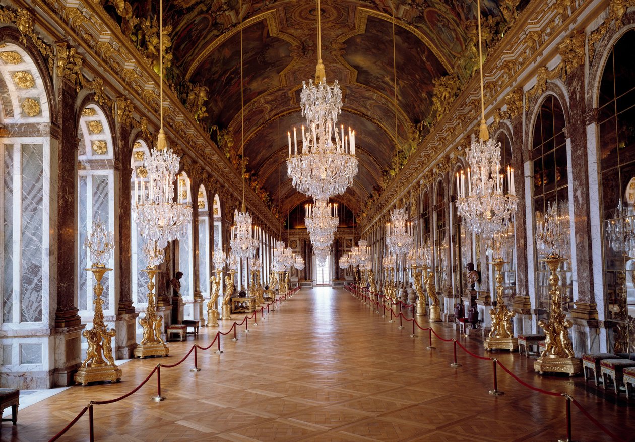 Építészet: a Versailles-i Galerie des Glaces képe, amelyet Jules Hardouin-Mansart építész restaurált, és 1678 és 1684 között épült. Versailles-i kastély, Versailles alkotó: Jules Hardouin Mansart