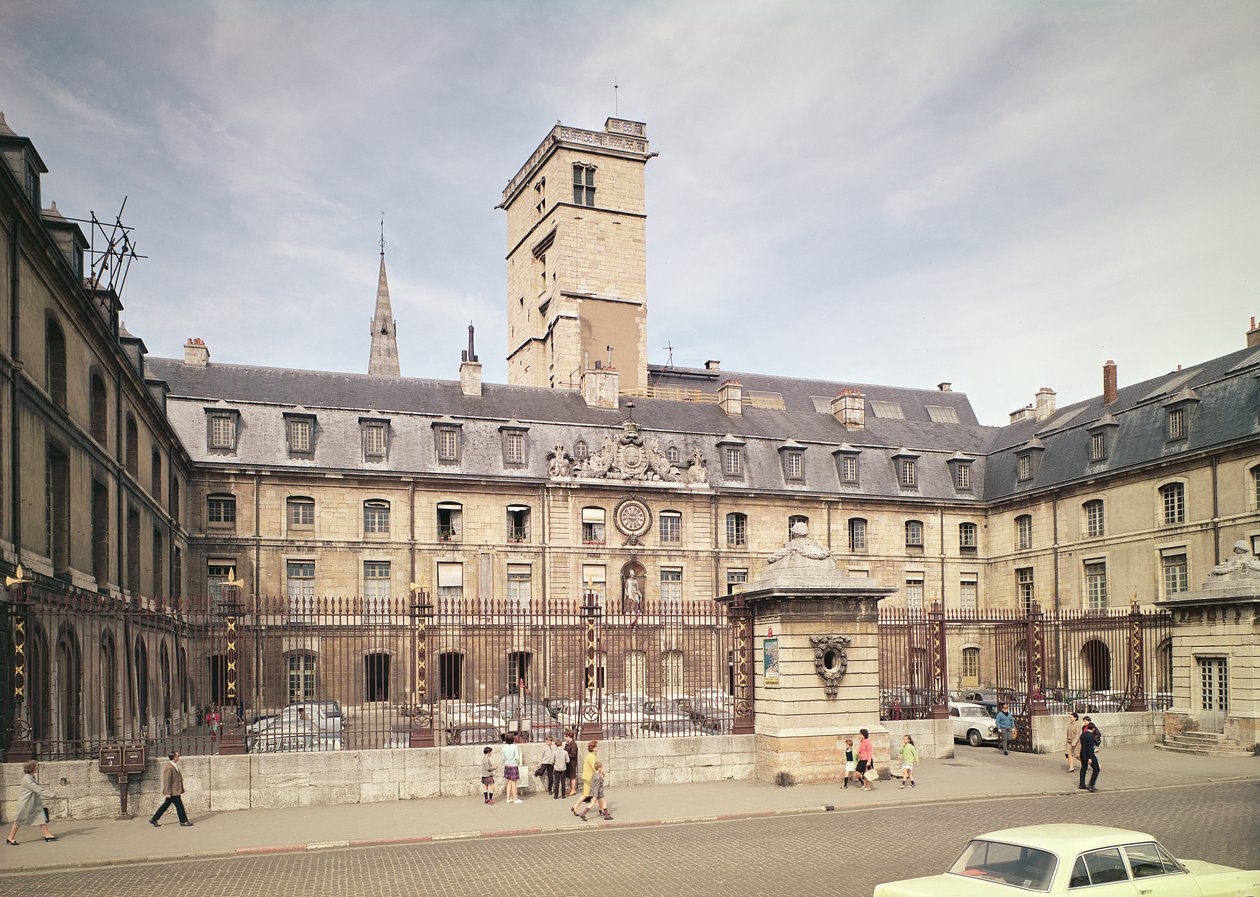 A Hotel de Ville, az egykori Palais des Etats de Bourgogne homlokzata alkotó: Jules Hardouin Mansart
