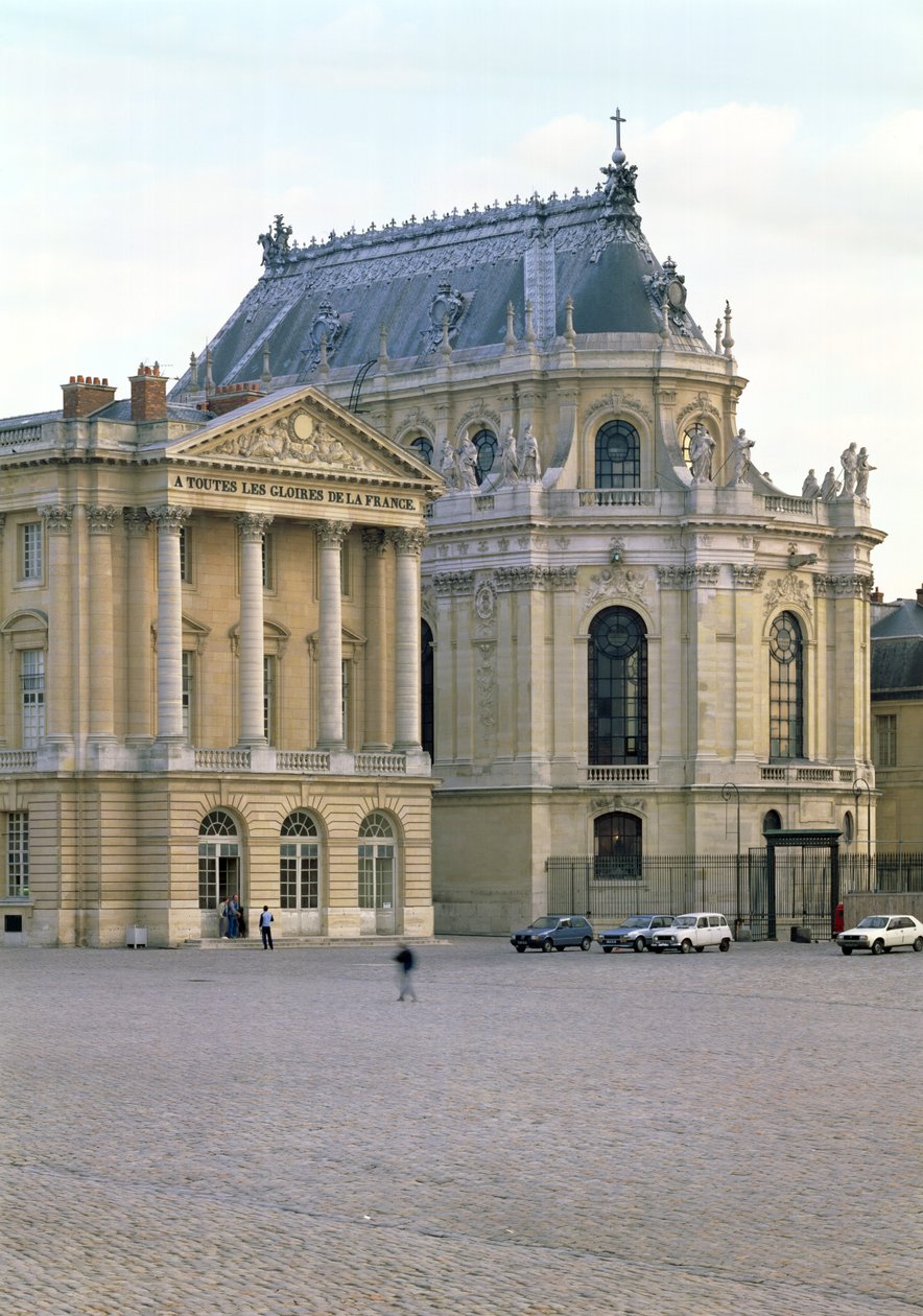 A Robert de Cotte (1656-1735) által befejezett Chapelle Royale (Királyi kápolna) 1699-ben kezdődött, 1689-ben készült tervek alapján, 1710-ben szentelték fel. alkotó: Jules Hardouin Mansart