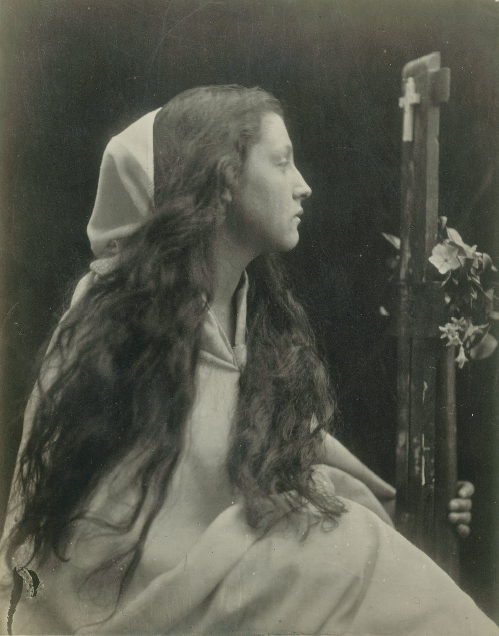 („Keresztet tartó hölgy”) Mary Ann Hillier alkotó: Julia Margaret Cameron
