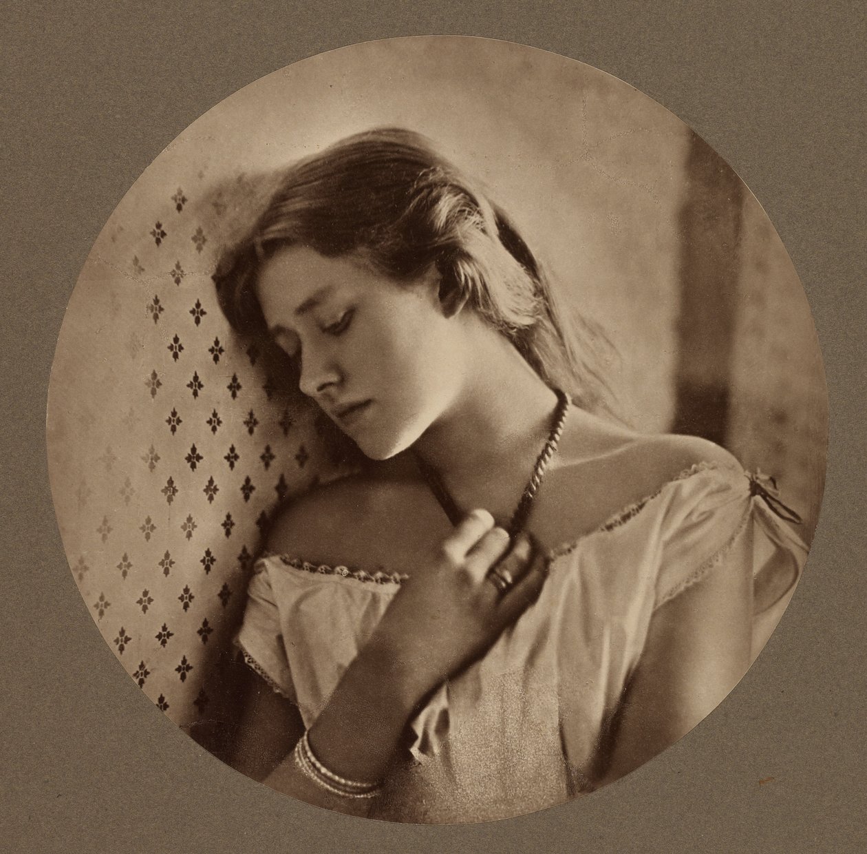 [Ellen Terry tizenhat évesen] alkotó: Julia Margaret Cameron