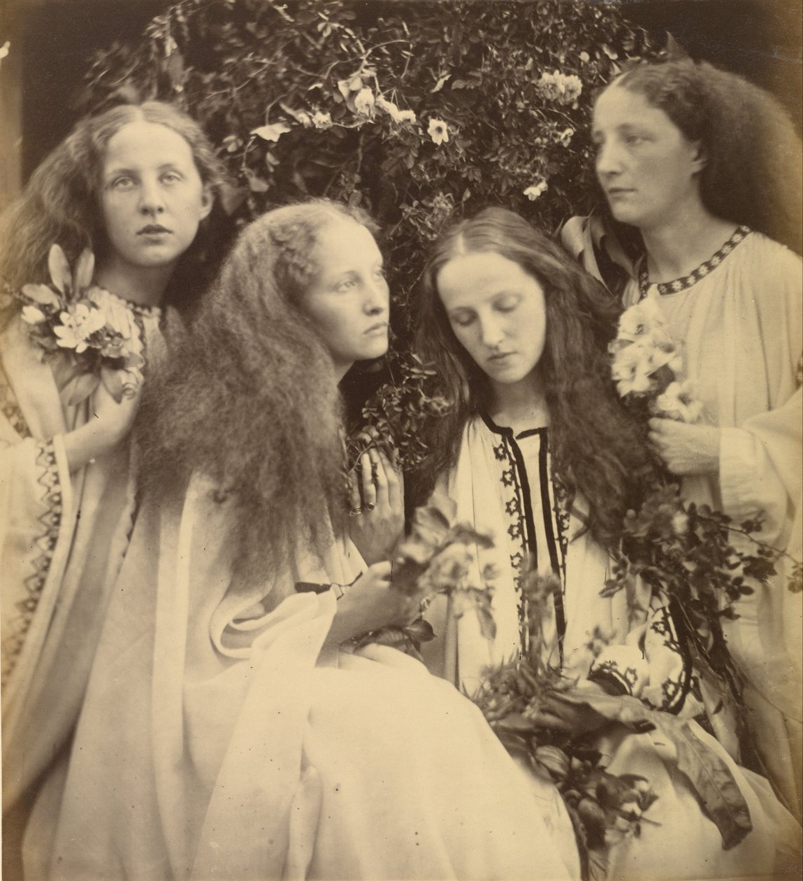 A lányok rózsabimbó kertje alkotó: Julia Margaret Cameron