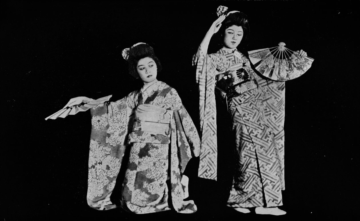 Kimi-chiyo táncos lány szinte minden japán stílusú parti résztvevője Tokióban c1900, 1921 alkotó: Julian Leonard Street