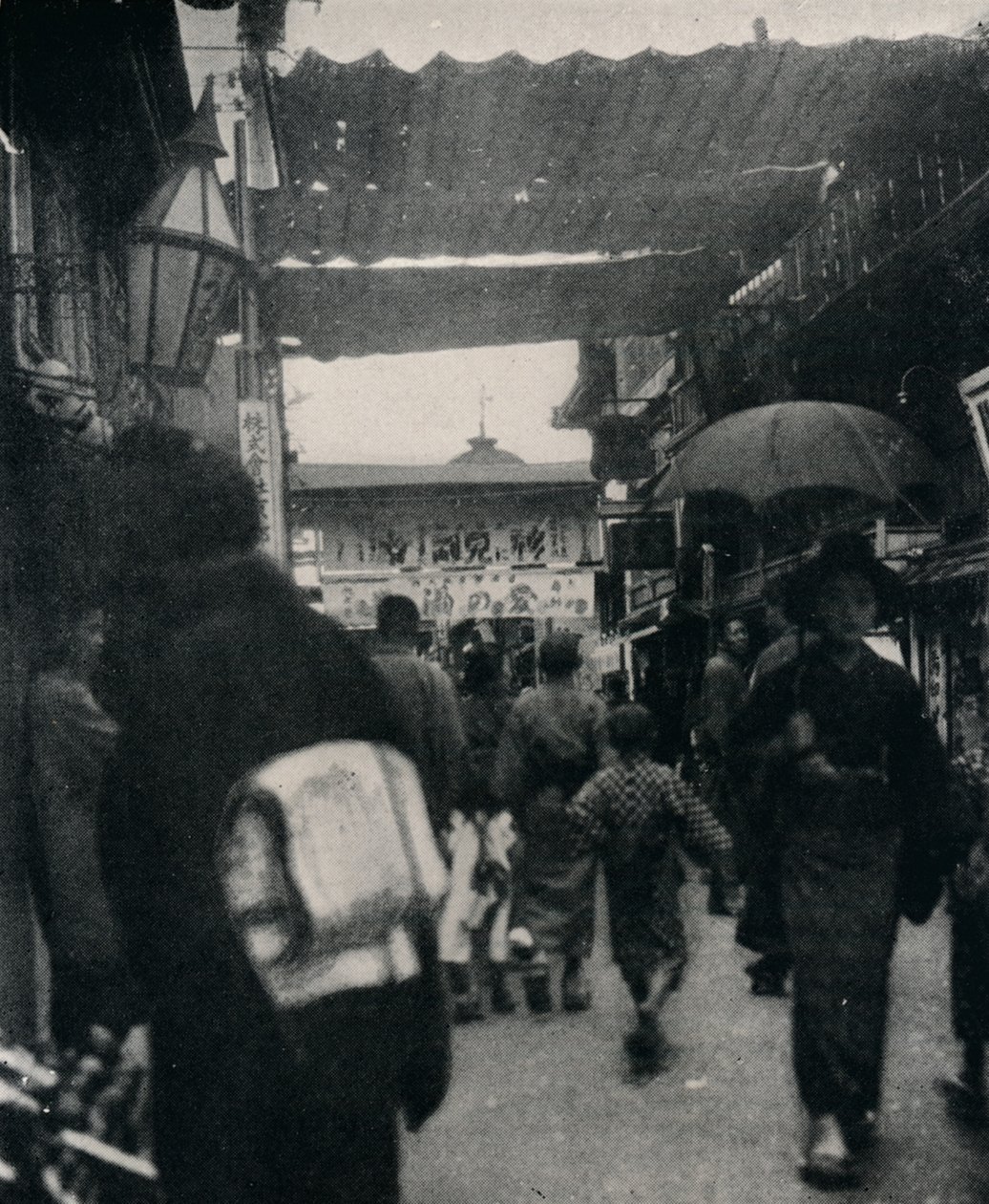 A kiotói színház utca a világ egyik legérdekesebb autópályája, c1900, 1921 alkotó: Julian Leonard Street