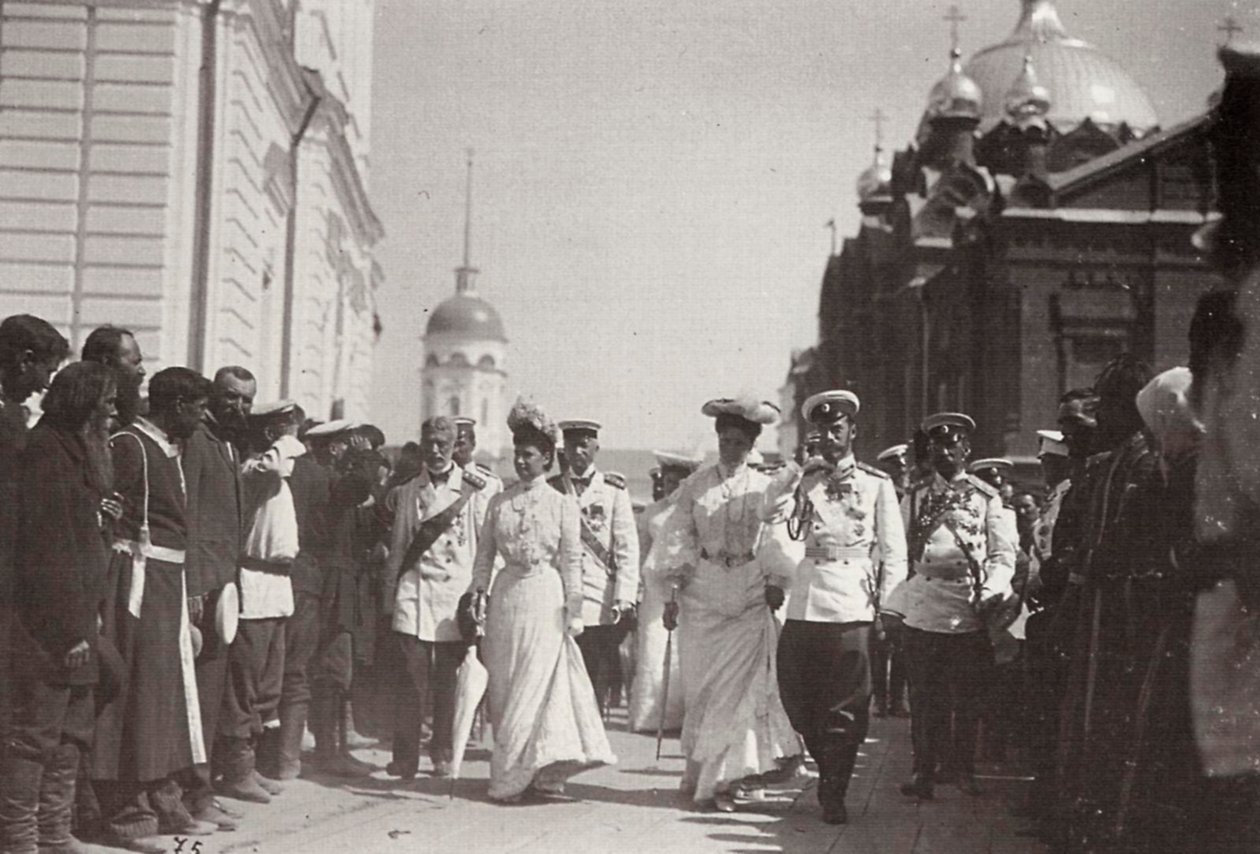 Az orosz királyi család látogatása az oroszországi Sarov kolostorban, 1903 alkotó: K. von Hahn