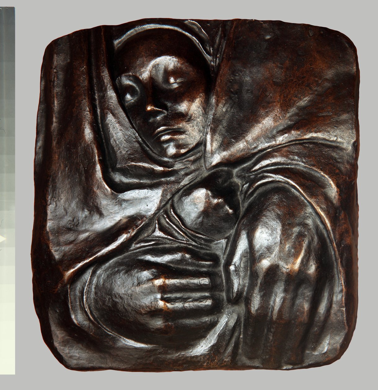 Nyugodjon kezei békéjében, 1936 (bronz) alkotó: Käthe Kollwitz
