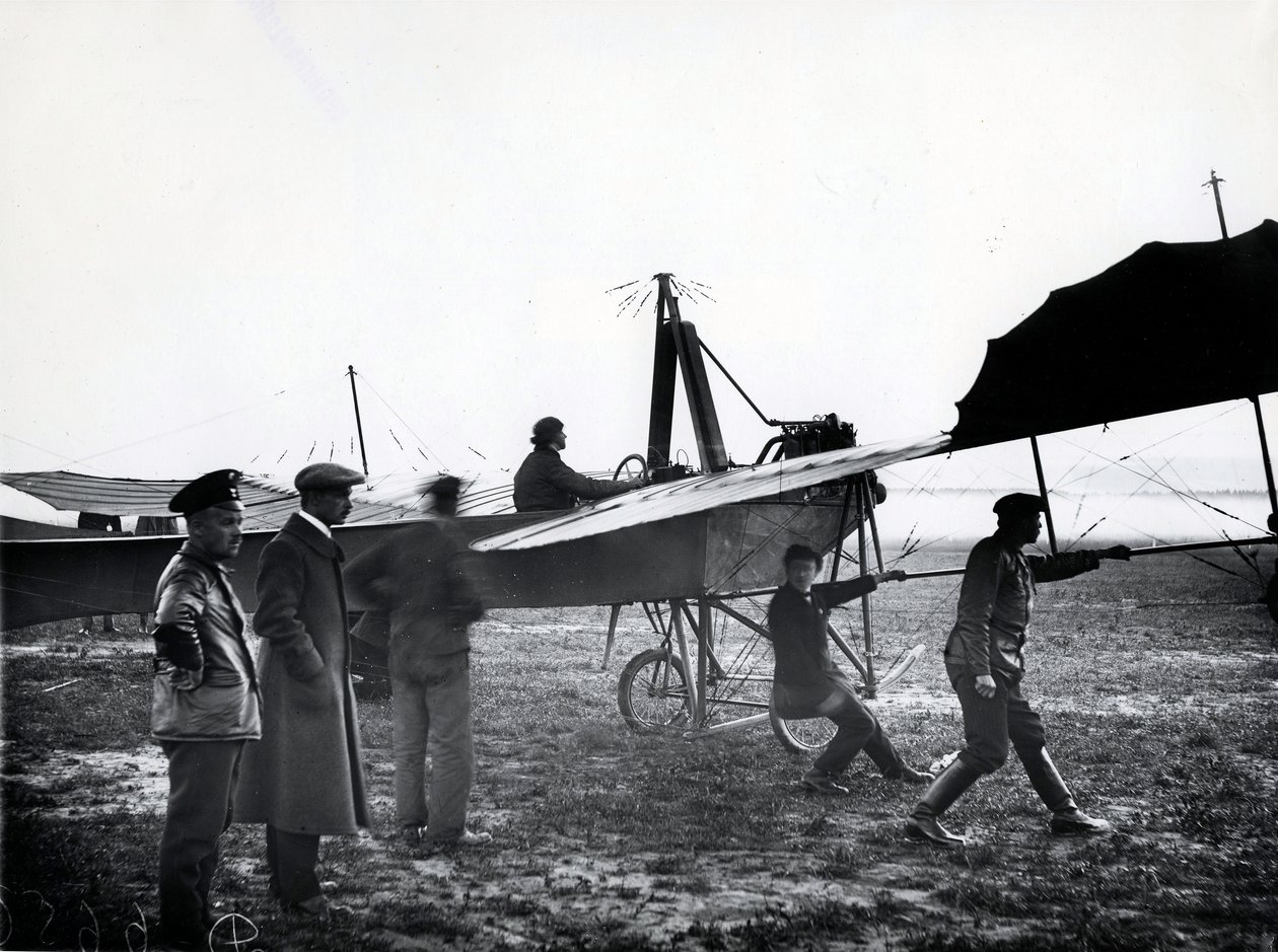 Felszálló vagy leszálló repülőgép egy Szentpétervár melletti repülőtéren, 1911 alkotó: Karl Karlovich Bulla