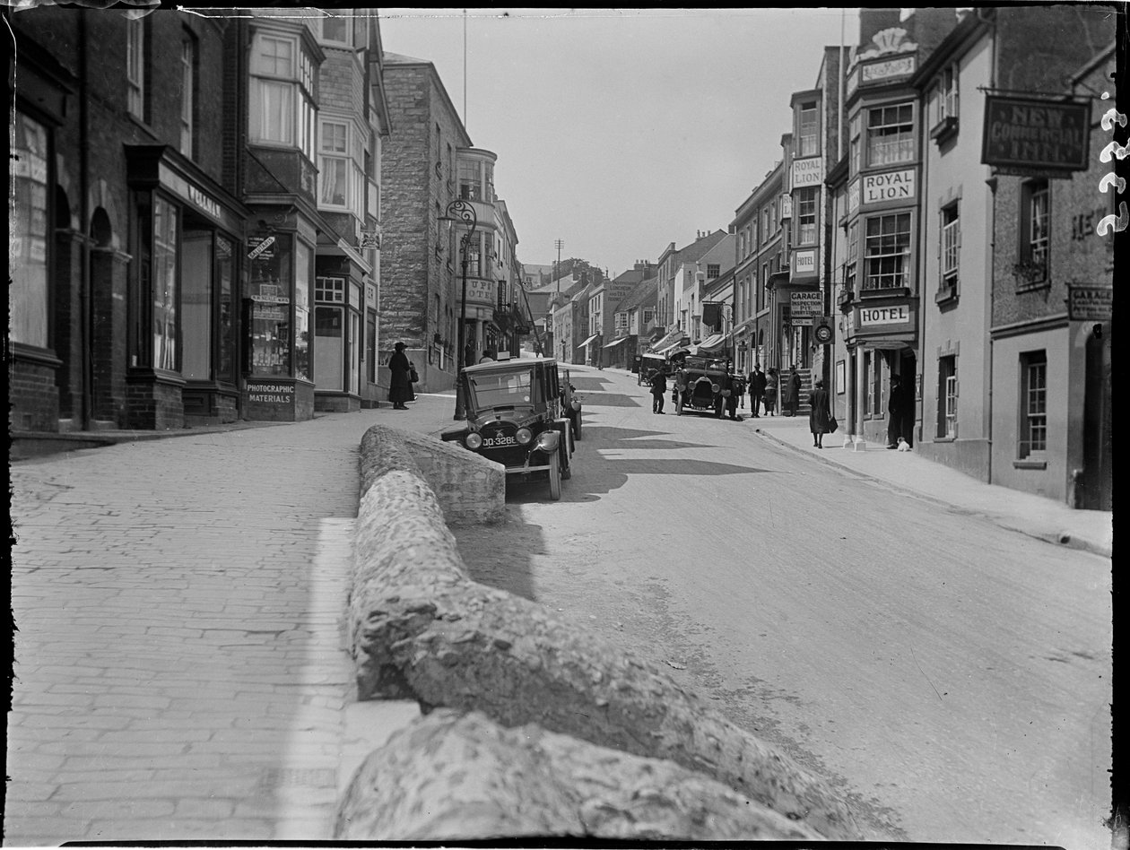 Broad Street, Lyme Regis, Dorset, 1925.05.22. (f/w fotó) alkotó: Katherine Jean Macfee