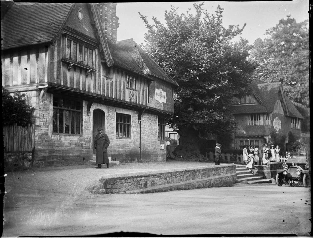 Leicester Square, Penshurst, Sevenoaks, Kent, 1911.05.22. (f/w fotó) alkotó: Katherine Jean Macfee