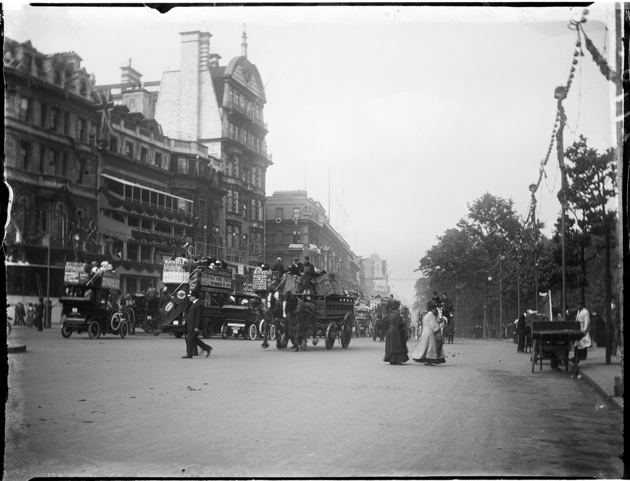 Piccadilly, City Of Westminster, London, 1911.06.20. (f/w fotó) alkotó: Katherine Jean Macfee