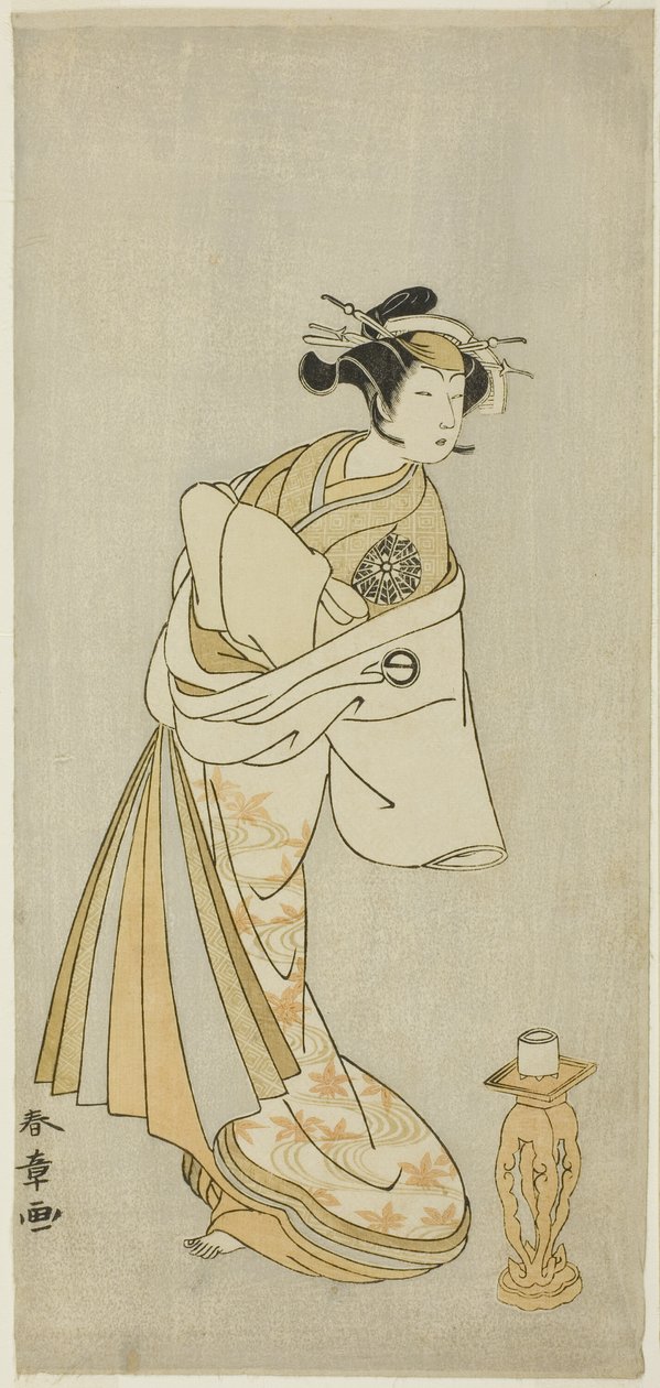 A színész Nakamura Noshio I, mint Takao udvarhölgy szelleme, a Shosagoto táncsorozatban, a "Sono Utsushi-e Matsu ni Kaede" (Fenyő és juhar árnyékképe), a Keisei Momiji no című darab második részének utolsó jelenete. Uchikake (Courtesan over-K alkotó: Katsukawa Shunsho