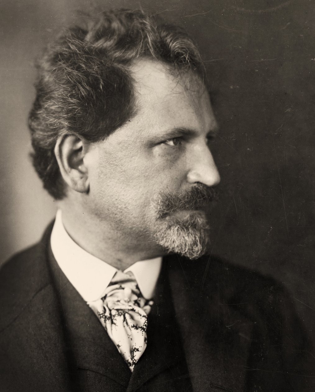 Alfons Mucha portréja alkotó: Alec Hunter