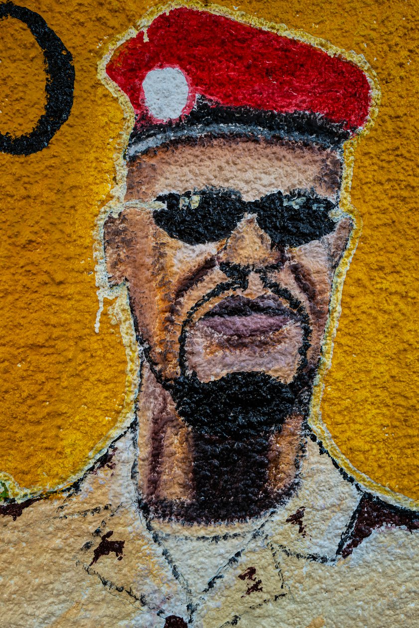 Mamadi Doumbouya utcai művészeti portréja, Conakry, 2019 alkotó: Alec Hunter