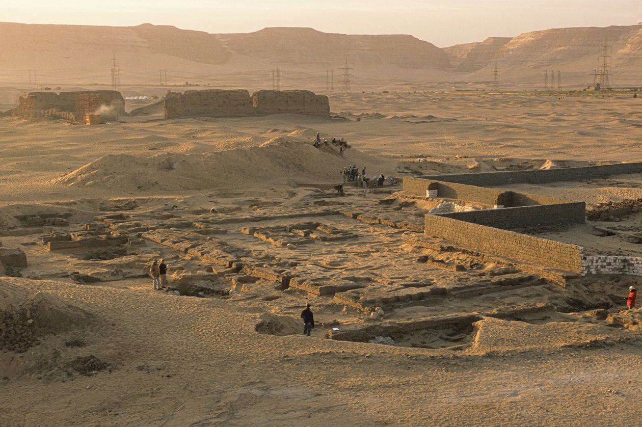 Abydos, Aha fáraó 1. dinasztia korabeli szertartáskertjének áttekintése, Kr. e. 2950 körül,..., 2005 (fotó) alkotó: Kenneth Garrett
