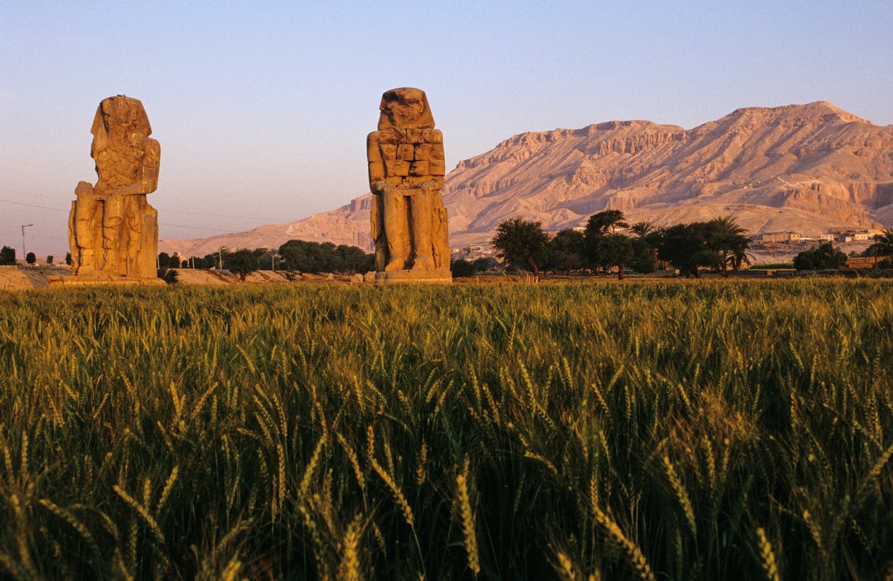 Memnon kolosszusai; Amenhotep III; alkotó: Kenneth Garrett