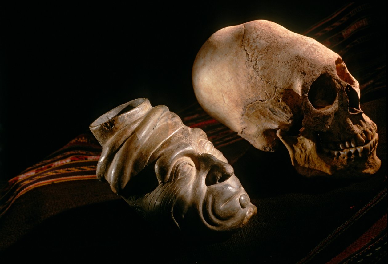 Empires of the Sun; Bolívia; őslakosok; Andok; Tiwanaku; Cranial Deformation fro..., 2002 (fotó) alkotó: Kenneth Garrett