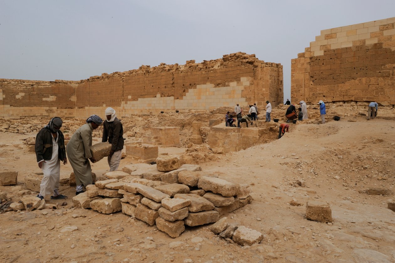 Last Pharaohs MM7836, Egyiptom, Taposiris Magna, Temple, Kathleen Martinez, Osiris, Isi..., 2011 (fénykép) alkotó: Kenneth Garrett