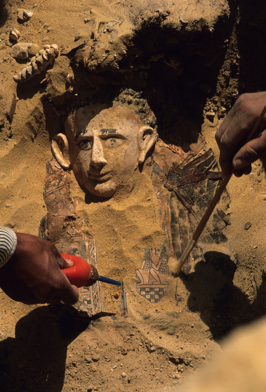 Felnőtt férfi múmia, Bahariya, görög-római kor, 2002 (fotó) alkotó: Kenneth Garrett