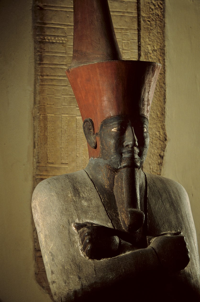 Nebhepetre Mentuhotep II. fáraó festett homokkő szobra, vörös koronát visel..., 2002 (fénykép) alkotó: Kenneth Garrett