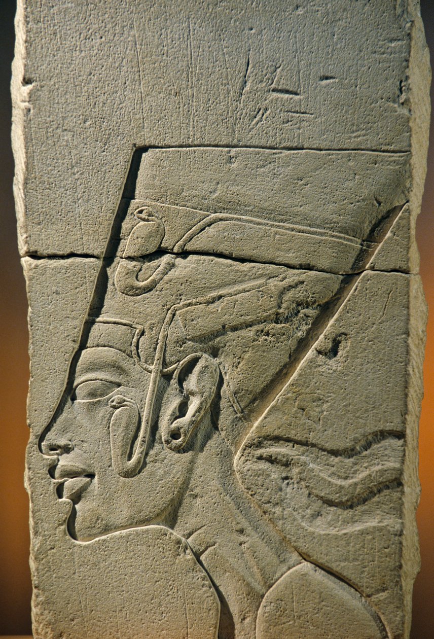 Nofertiti fej domborművének szobrászmodellje, Amarna; Aten temploma; mészkő, 2009 (fotó) alkotó: Kenneth Garrett